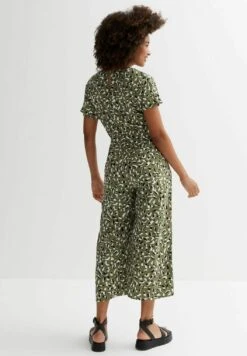 New Look Abstract V Neck Short Sleeve - Combinaison - Green Pattern 8 New Look Abstract V Neck Short Sleeve - Combinaison - Green Pattern -ESPRIT Soldes 0a782b0250f74b62b095be55fe3babe5