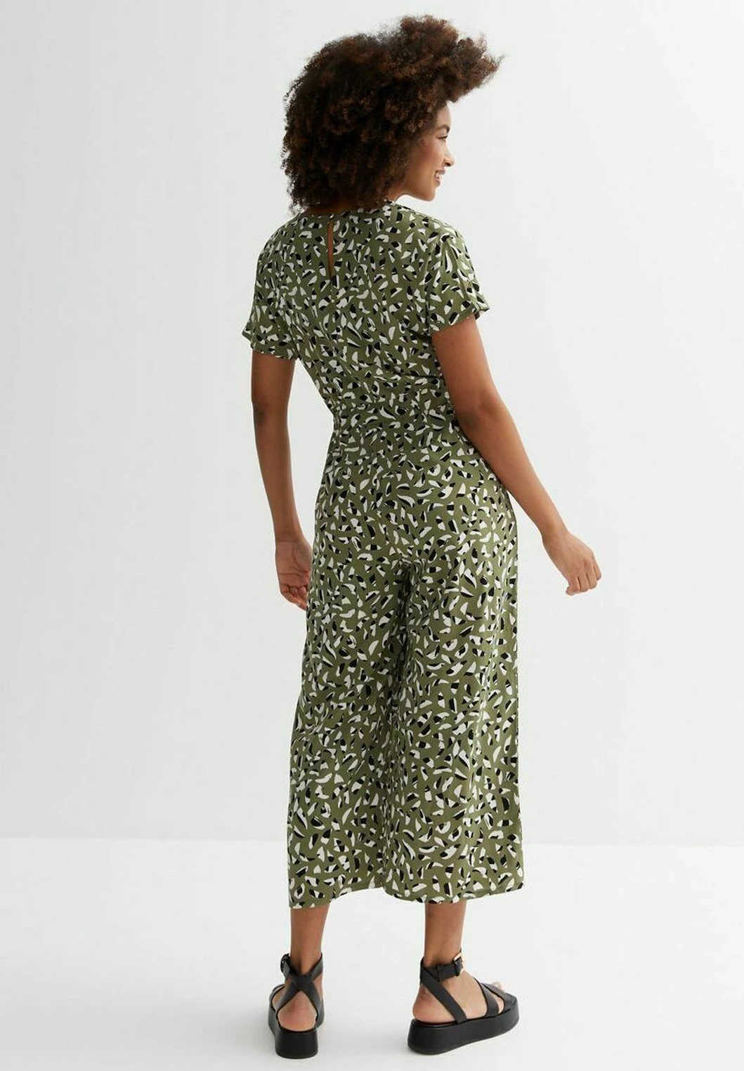 New Look Abstract V Neck Short Sleeve - Combinaison - Green Pattern 5 New Look Abstract V Neck Short Sleeve - Combinaison - Green Pattern – Image 3