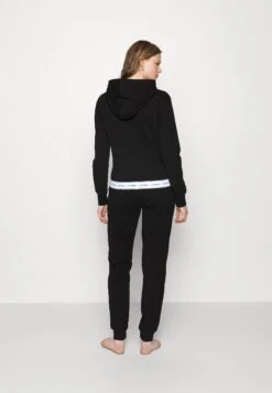 Guess Jogger Pant - Bas De Pyjama - Black -ESPRIT Soldes 112e3ee804ee4b099c415ce4f2ff0cc1