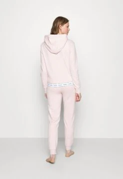 Guess Zip Hoodie - Haut De Pyjama - Blush Cotton -ESPRIT Soldes 1492010c3deb41de8d23a7491d170d1a