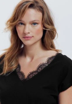 Détail - T-Shirt Basique - Noir -ESPRIT Soldes 3e087d9d1c90430b9d6b2ab571b51fe3