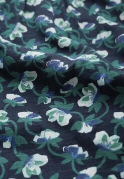 Merrysole - T-Shirt À Manches Longues - Hellebore Collage Studio Green 11 Merrysole - T-Shirt À Manches Longues - Hellebore Collage Studio Green -ESPRIT Soldes 4bf22a64992a422895f53dc52f2df57a