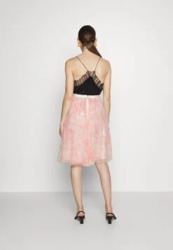 Needle & Thread Exclusive Fleur Skirt - Jupe Trapèze - Moonshine Pink 9 Needle & Thread Exclusive Fleur Skirt - Jupe Trapèze - Moonshine Pink -ESPRIT Soldes 4e3069d87f094d739542c4989aa827b2