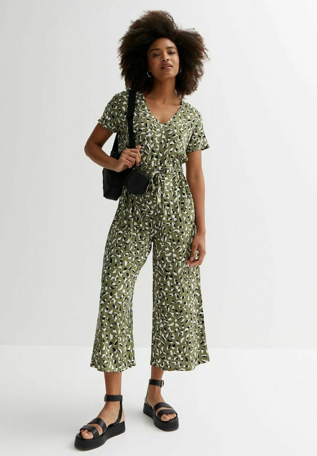 New Look Abstract V Neck Short Sleeve - Combinaison - Green Pattern 4 New Look Abstract V Neck Short Sleeve - Combinaison - Green Pattern – Image 2