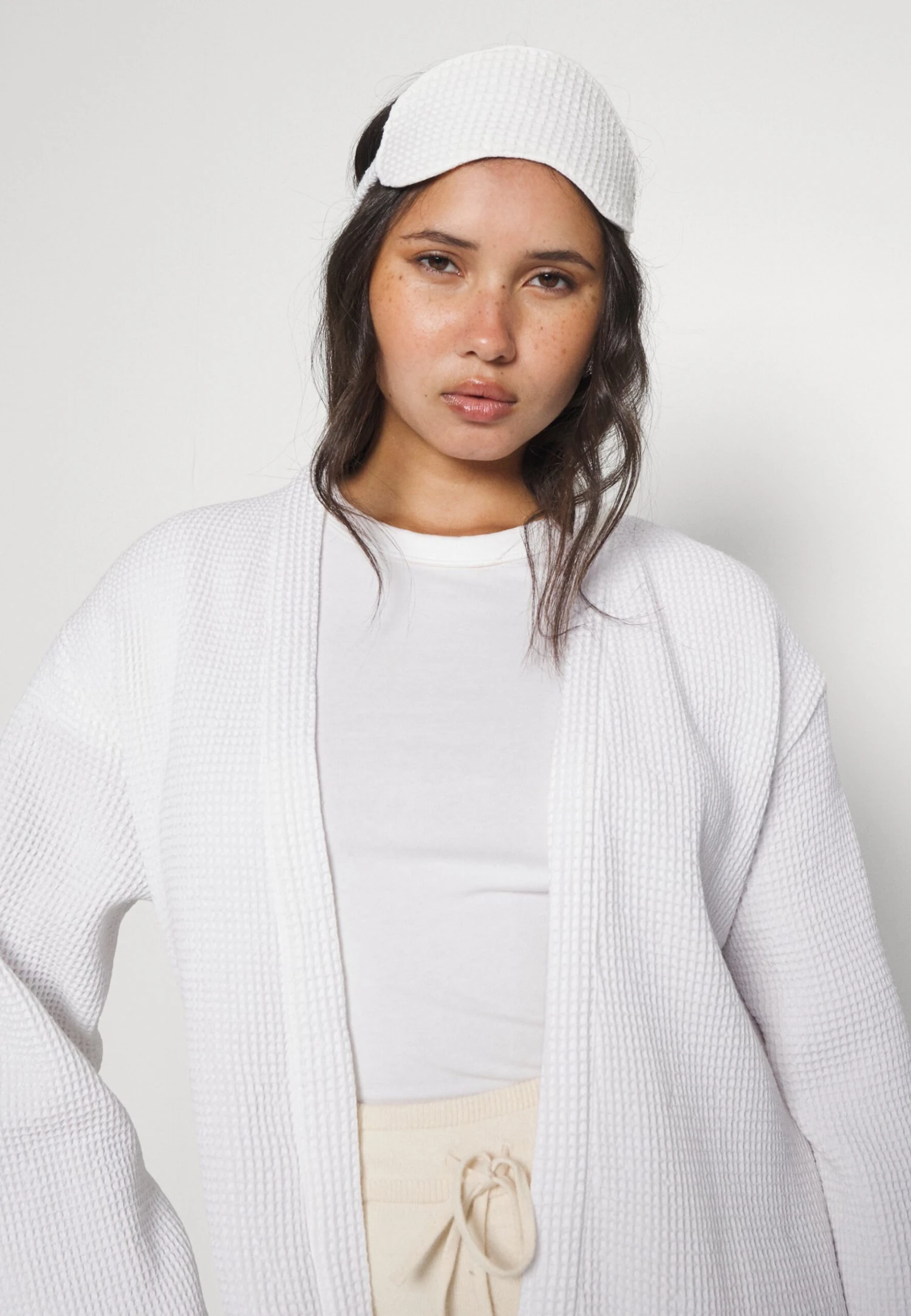 Seafolly Gifting Lounge Set - Peignoir - White 5 Seafolly Gifting Lounge Set - Peignoir - White – Image 3