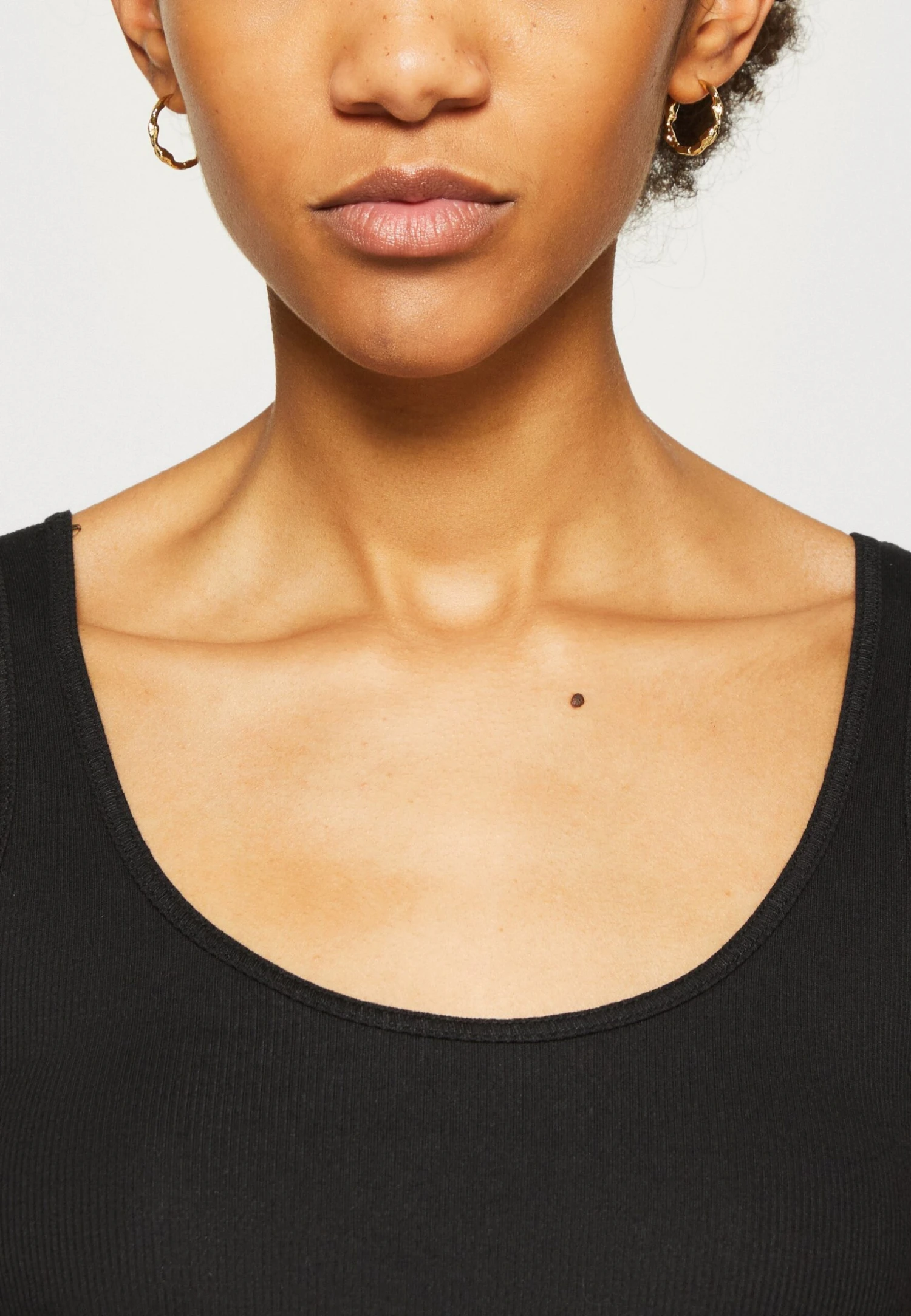 WEEKDAY Open Neck Tank 2 Pack - Débardeur - Black Dark 9 WEEKDAY Open Neck Tank 2 Pack - Débardeur - Black Dark – Image 7