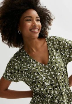 New Look Abstract V Neck Short Sleeve - Combinaison - Green Pattern 9 New Look Abstract V Neck Short Sleeve - Combinaison - Green Pattern -ESPRIT Soldes 73a69a321be94f82a80de59184ed2bd9