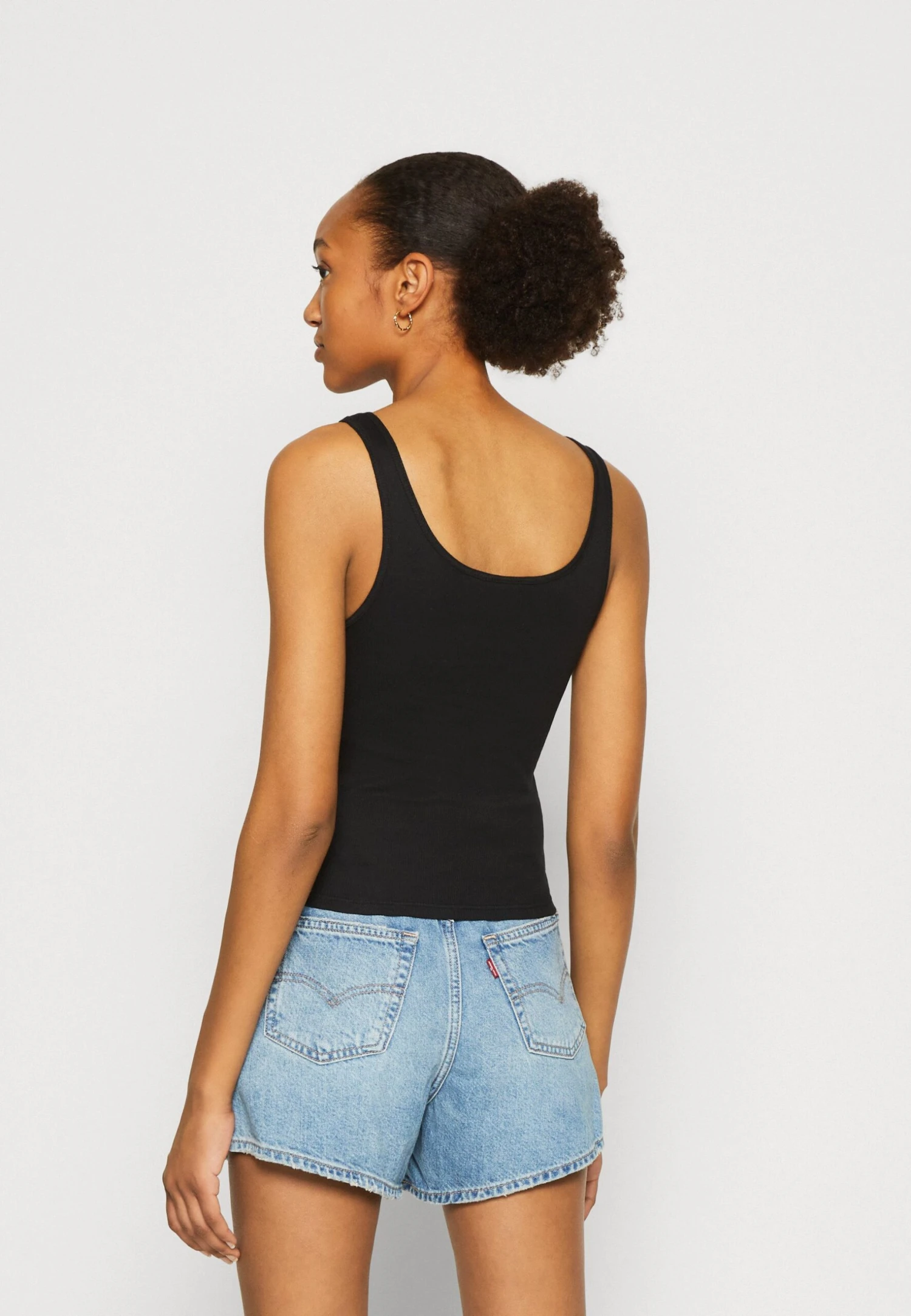 WEEKDAY Open Neck Tank 2 Pack - Débardeur - Black Dark 5 WEEKDAY Open Neck Tank 2 Pack - Débardeur - Black Dark – Image 3