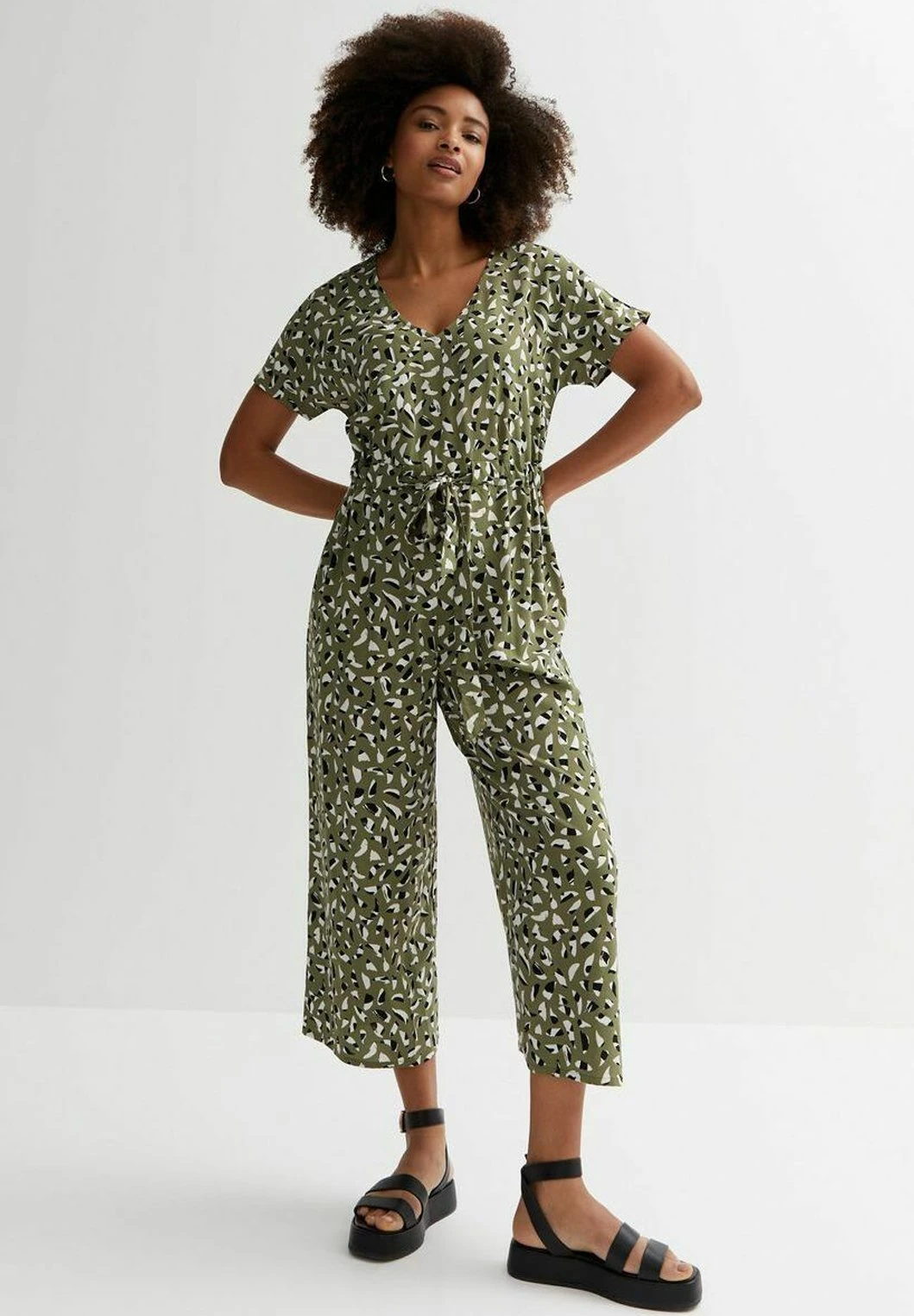 New Look Abstract V Neck Short Sleeve - Combinaison - Green Pattern 3 New Look Abstract V Neck Short Sleeve - Combinaison - Green Pattern