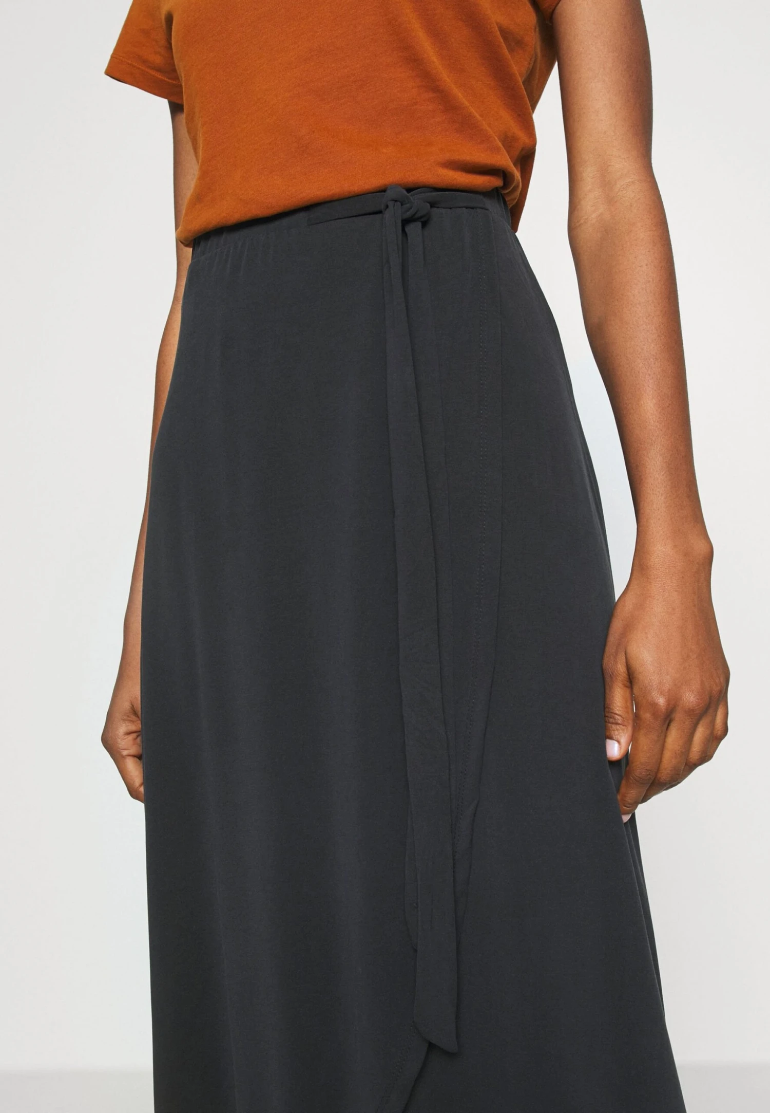 Object Objannie Noos - Jupe Portefeuille - Black 8 Object Objannie Noos - Jupe Portefeuille - Black – Image 6