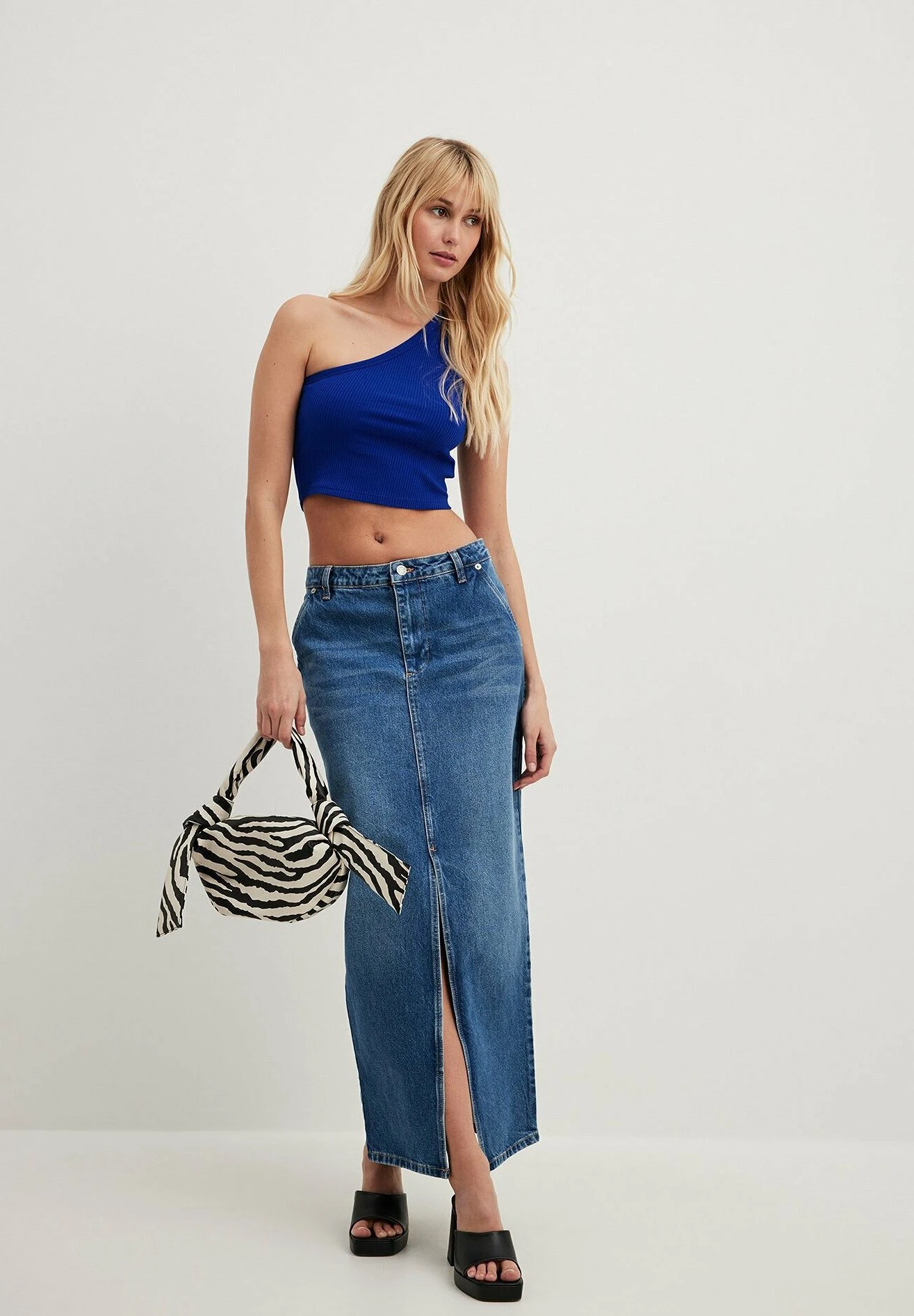 NA-KD Einseitig Schulterfreies - Débardeur - Cobalt Blue 4 NA-KD Einseitig Schulterfreies - Débardeur - Cobalt Blue – Image 2