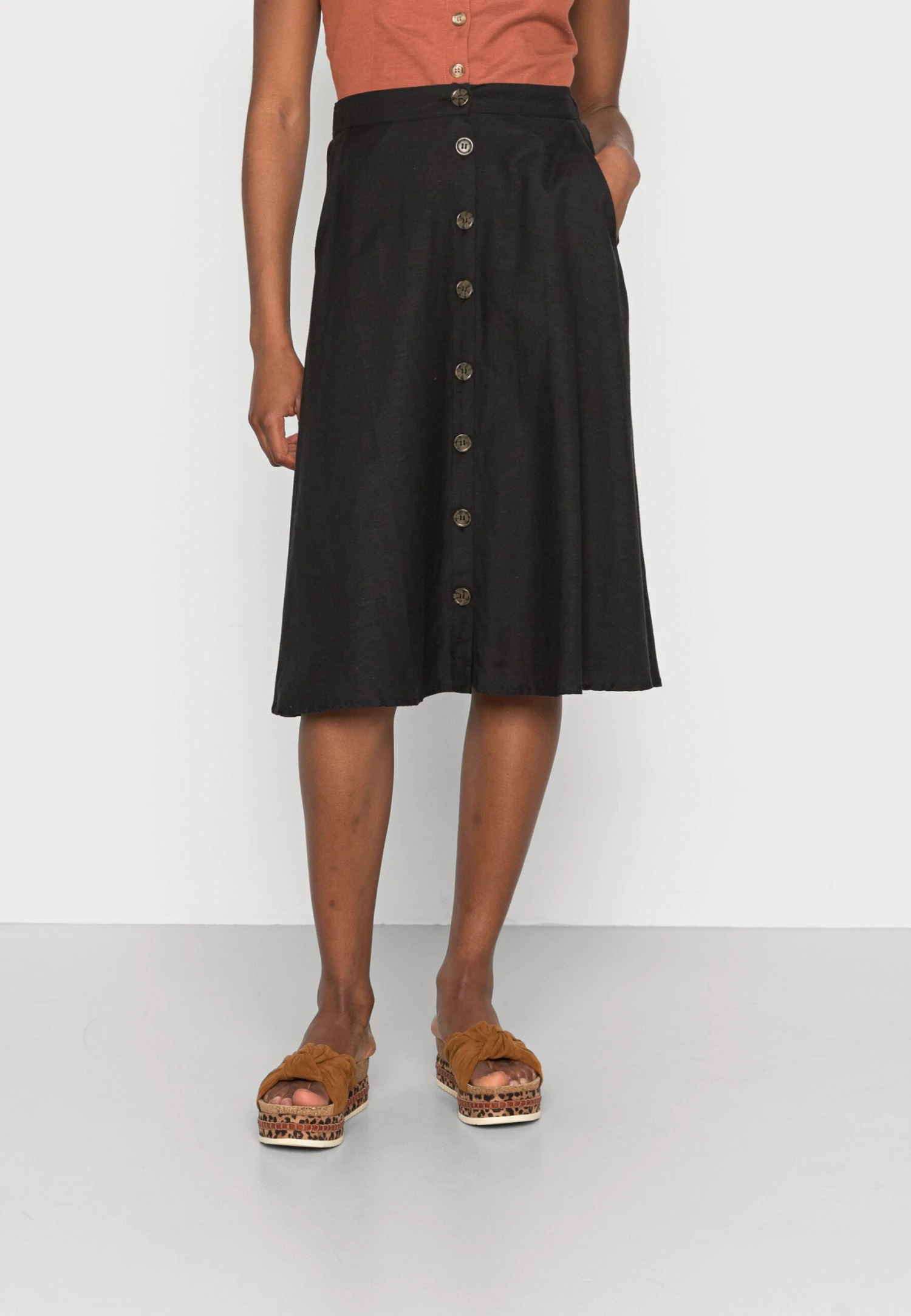 ONLY Onlviva Life New Button Skirt - Jupe Trapèze - Black 3 ONLY Onlviva Life New Button Skirt - Jupe Trapèze - Black