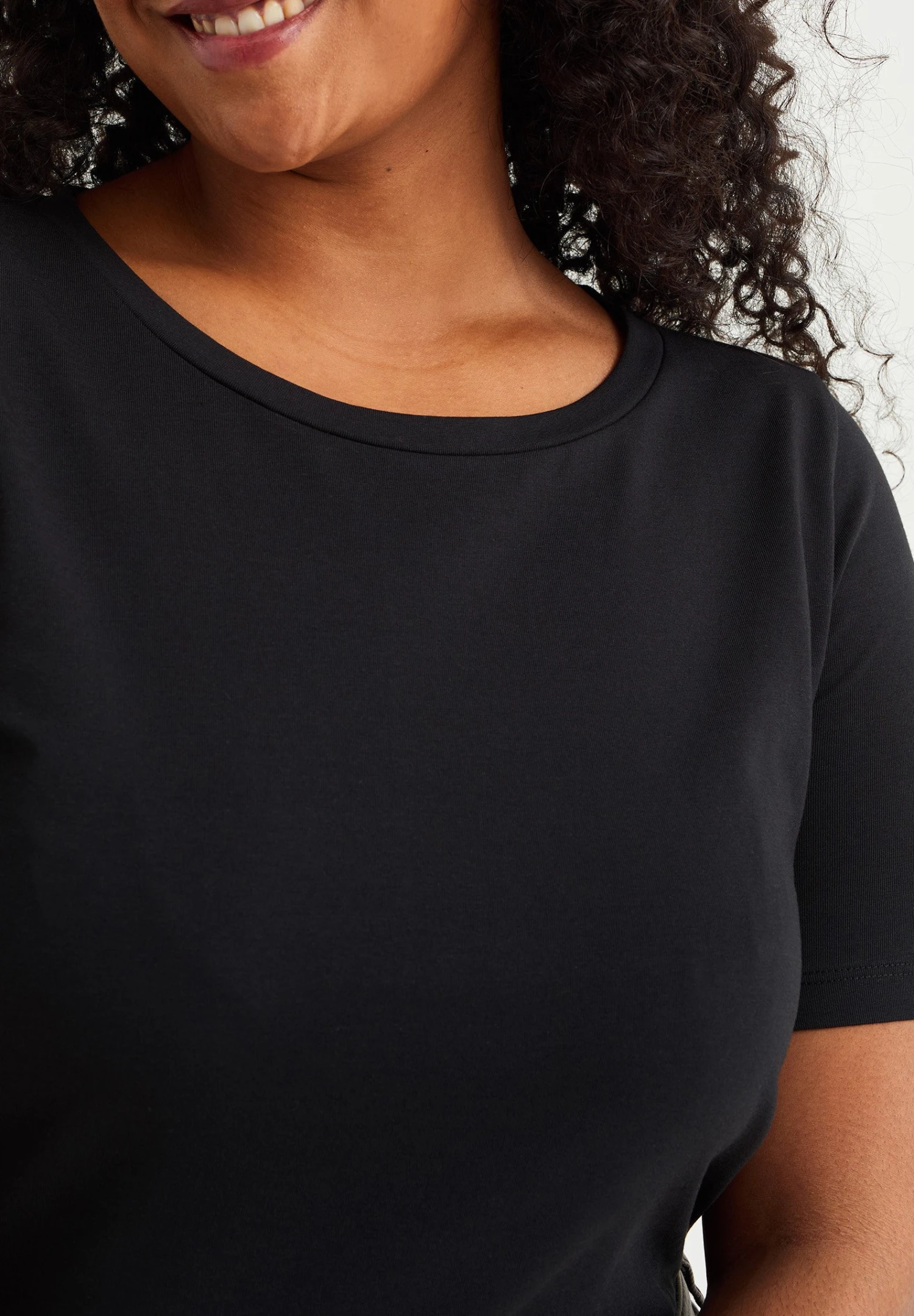 WE FASHION Curve - T-Shirt Basique - Black 6 WE FASHION Curve - T-Shirt Basique - Black – Image 4