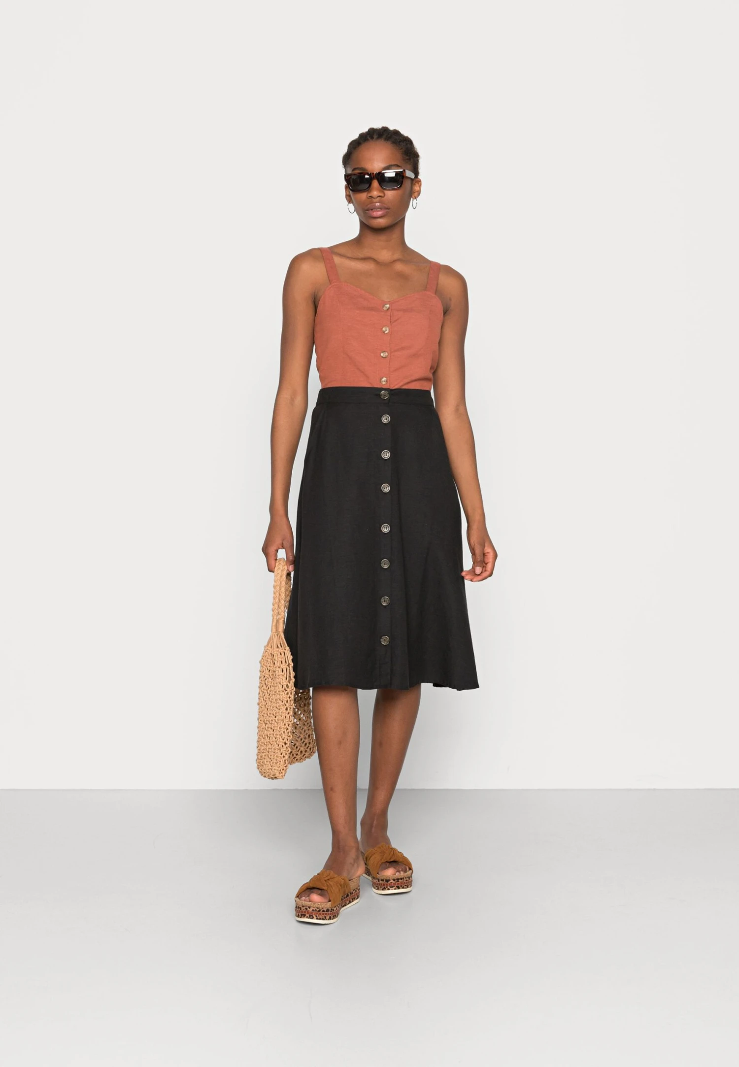 ONLY Onlviva Life New Button Skirt - Jupe Trapèze - Black 4 ONLY Onlviva Life New Button Skirt - Jupe Trapèze - Black – Image 2