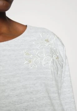 Triumph Pyjama - Medium Grey Melange 16 Triumph Pyjama - Medium Grey Melange -ESPRIT Soldes fab6ce379635443ca5e1f31cce4bb2fd